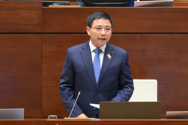Bộ trưởng Bộ Tài chính Nguyễn Văn Thắng trả lời chất vấn chiều 19/6 (Ảnh: QH)