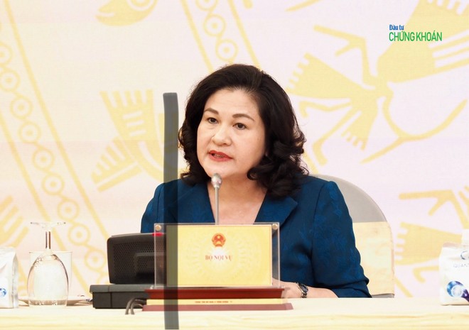 Thứ trưởng Bộ Nội vụ Nguyễn Thị Hà thông tin tại buổi họp báo chiều 3/7 (Ảnh: M.Minh)