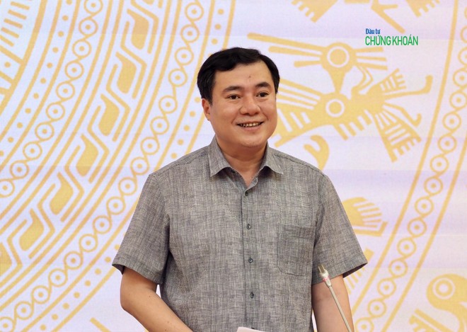 Thứ trưởng Bộ Công Thương Nguyễn Sinh Nhật Tân cung cấp thông tin về việc về quản lý thuế đối với hoạt động thương mại điện tử chiều 3/7 (Ảnh: M. Minh)