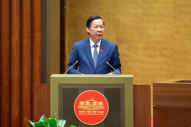 Chủ nhiệm Uỷ ban Kinh tế Tài chính của Quốc hội Phan Văn Mãi trình bày báo cáo thẩm tra các báo cáo kinh tế xã hội của Chính phủ sáng 20/10 (Ảnh: quochoi.vn)