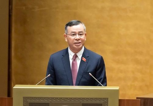 Bộ trưởng Tài chính Ngô Văn Tuấn trình bày trước Quốc hội sáng 21/4