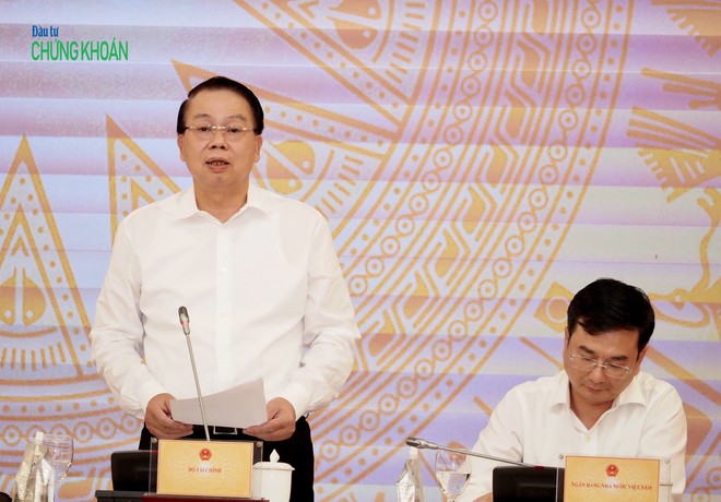 Thứ trưởng Bộ Tài chính Nguyễn Đức Chi phát biểu tại họp báo Chính phủ chiều 3/8 (Ảnh: Minh Minh)