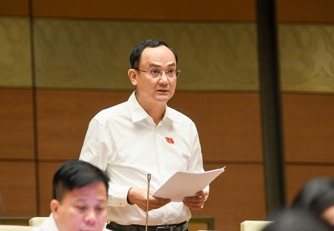 Đại biểu Nguyễn Ngọc Sơn (Hải Phòng) thảo luận về dự thảo Luật Nhà ở (sửa đổi) chiều 28/10.
