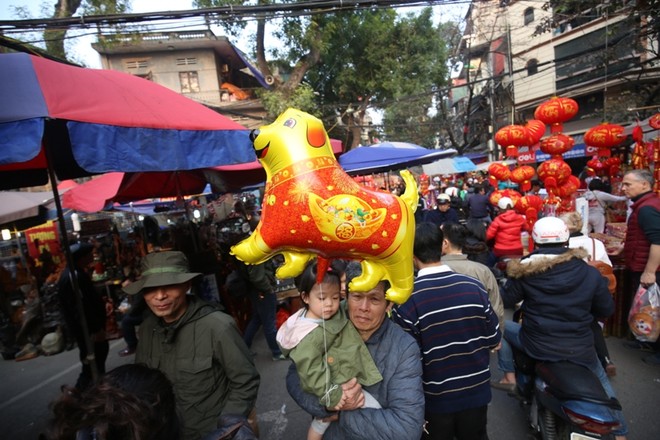 Hình ảnh linh vật năm mới xuất hiện khắp phố Hà Nội