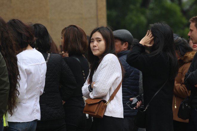 Co ro trong giá lạnh chờ săn Black Friday