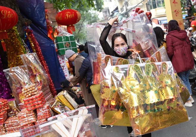 Cửa hàng vàng mã tất bật phục vụ ông Công, ông Táo 