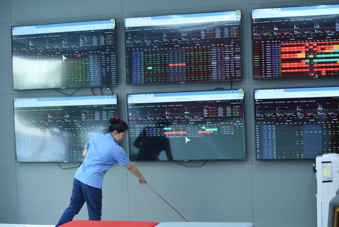 Thị trường tái cân bằng, chờ tín hiệu mới, nhóm ngân hàng đang có định giá hấp dẫn