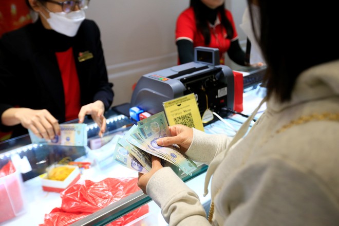 Giá vàng hôm nay ngày 10/1: Vàng tăng mạnh, tiệm cận mốc 160 triệu đồng/lượng