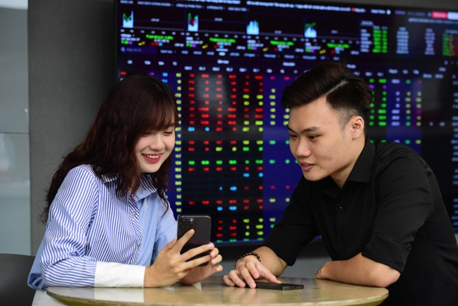 Giao dịch chứng khoán sáng 4/7: Dòng tiền hướng đến các cổ phiếu vừa và nhỏ