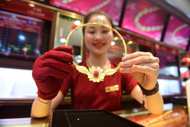 Giá vàng hôm nay ngày 7/1: Vàng tiến sát mốc 159 triệu đồng/lượng