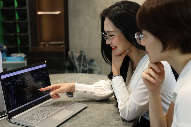 Giao dịch chứng khoán sáng 8/1: Dòng tiền sôi động, VN-Index tiếp tục tiến bước