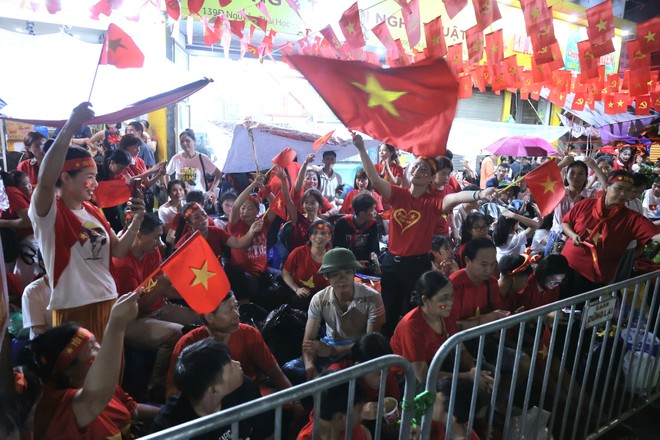 Hà Nội đêm "không ngủ"