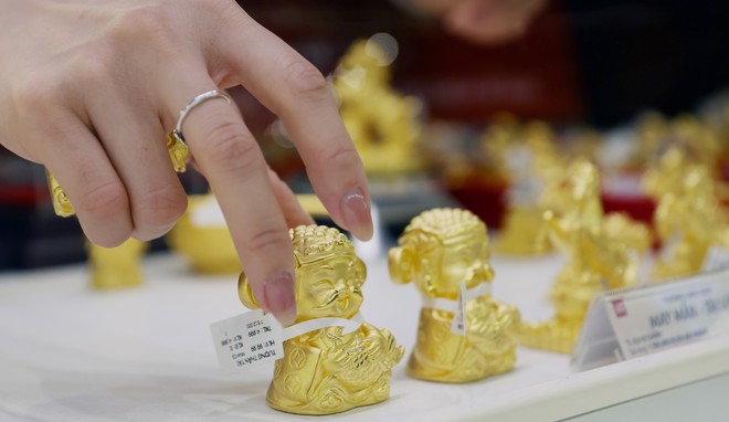 Giá vàng hôm nay ngày 26/2: Vàng biến động lạ trong ngày Vía Thần Tài