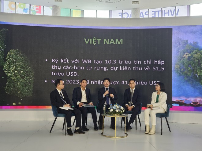 Các diễn giả trao đổi tại Tọa đàm