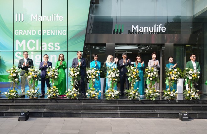Ban lãnh đạo Manulife cắt băng khai trương Văn phòng MClass Saigon