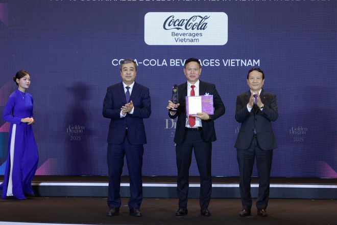 Coca-Cola Việt Nam được vinh danh là một trong 10 Doanh nghiệp bền vững hàng đầu giai đoạn 2024-2025 