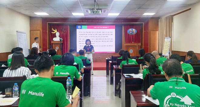 PGS.TS. Lê Thị Thanh Xuân tham gia giảng dạy tại buổi đào tạo. Ảnh Hiền Hà