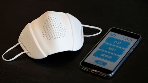 Chiếc khẩu trang này có thể dịch được 8 thứ tiếng khi bạn nói