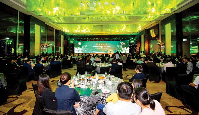 Sự kiện mở bán phân khu Barres tại dự án Him Lam Vạn Phúc thu hút hàng trăm khách hàng tham dự. Ảnh: Việt Dương 