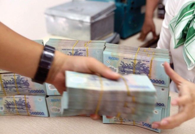 Nhiều ngân hàng bắt đầu giảm lãi suất theo lời kêu gọi của cơ quan quản lý 