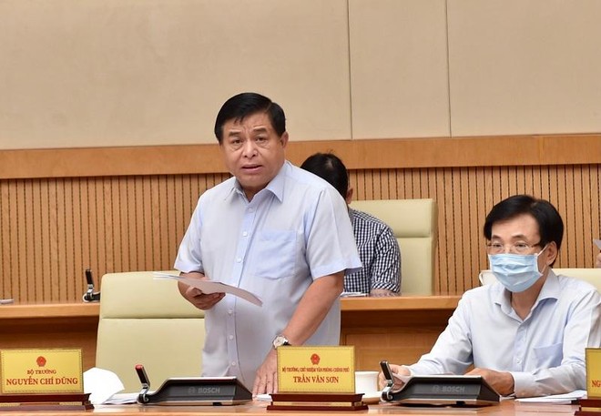 Bộ trưởng Bộ Kế hoạch và Đầu tư Nguyễn Chí Dũng báo cáo về tình hình triển khai Luật Quy hoạch - Ảnh VGP