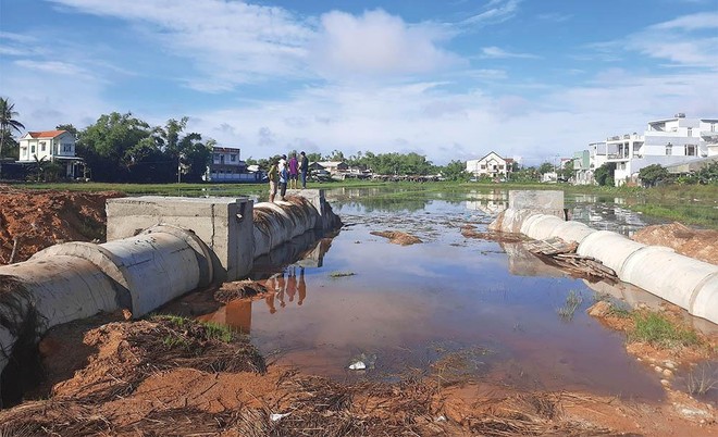 Cảnh ngập úng cục bộ tại Dự án Khu phố chợ Chiên Đàn