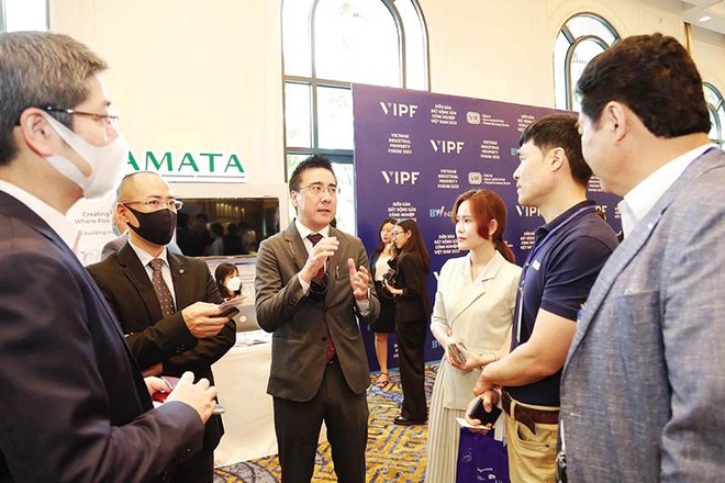 Các chuyên gia đang trao đổi về xu hướng mới của kho bãi tại Diễn đàn Bất động sản công nghiệp Việt Nam. Ảnh: Lê Toàn