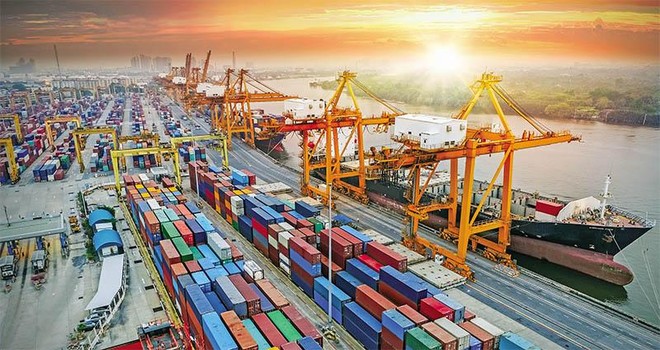 Kể từ khi Fed tăng lãi suất đầu năm đến giờ, ngoại trừ khủng hoảng nợ có thể xảy ra do một vài nước vay nợ nước ngoại tệ quá nhiều, chưa có bất kỳ một cuộc tháo chạy vốn ào ạt nào khỏi các nền kinh tế mới nổi. Trong đó, Việt Nam là quốc gia đang thu hút vốn ròng ấn tượng nhất khu vực.