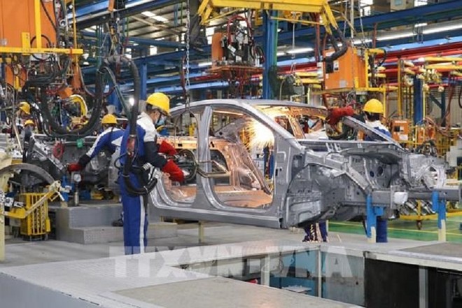 Xe xăng đối diện cuộc chiến với xe điện tại thị trường ô tô lớn nhất thế giới