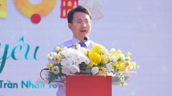 Ông Trần Trung Hiếu, Phó giám đốc Sở Du lịch Hà Nội phát biểu tại Lễ bế mạc Lễ hội Quà tặng Du lịch Hà Nội 2023. 