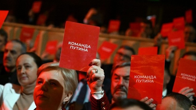 Những người tham gia tham dự cuộc họp của một nhóm cử tri ủng hộ việc Tổng thống Nga đương nhiệm Vladimir Putin tái tranh cử dưới tư cách ứng cử viên tự do vào tháng 3/2024. Ảnh: Sputnik