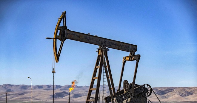 Một giàn khoan dầu tại thị trấn al-Qahtaniyah, tỉnh Hasakah, Syria. (Ảnh: AFP/TTXVN)