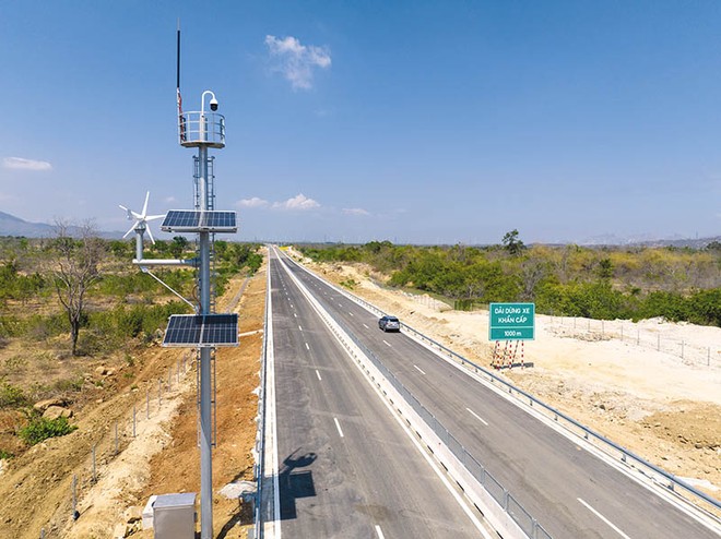 Tuyến cao tốc Cam Lâm - Vĩnh Hảo vừa được thông xe. Ảnh: Minh Trang