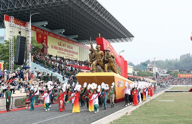 Sơ duyệt Lễ kỷ niệm 70 năm Chiến thắng Điện Biên Phủ Ảnh: Đức Thanh