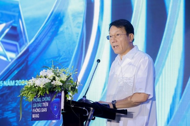 Thượng tướng Lương Tam Quang, Ủy viên Trung ương Đảng, Thứ trưởng Bộ Công an, Chủ tịch Hiệp hội An ninh mạng quốc gia (NCA) phát biểu tại Hội thảo