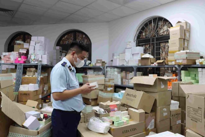 Thời gian qua, nhiều vụ việc bán hàng giả/hàng xâm phạm quyền sở hữu trí tuệ trên mạng đã bị triệt phá.