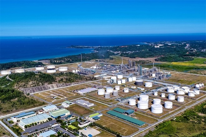 Nhà máy lọc dầu Dung Quất được thiết kế để sử dụng dầu Bạch Hổ ở đầu vào. 