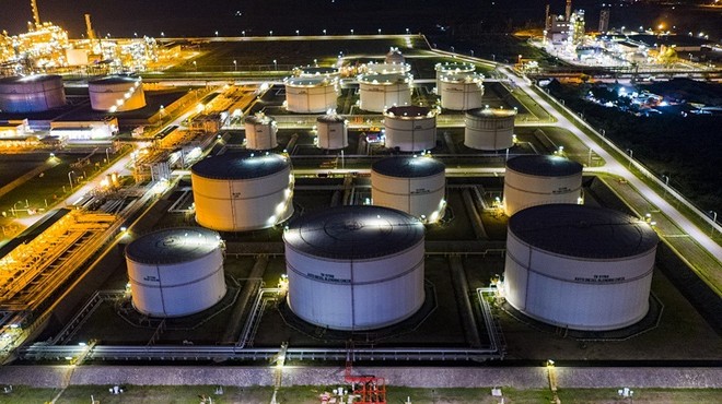 Quảng Ngãi phối hợp với Bộ Công thương xây dựng hoàn thiện và thực hiện Đề án xây dựng Trung tâm lọc, hóa dầu và năng lượng quốc gia tại Khu kinh tế Dung Quất. 