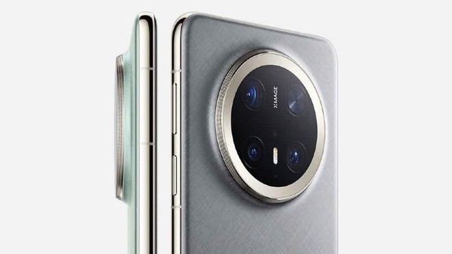 Cận cảnh mặt lưng chiếc điện thoại Mate 70 Pro+ được Richard Yu - Chủ tịch và CEO của Nhóm Kinh doanh Tiêu dùng Huawei - chia sẻ lên trang mạng xã hội Weibo cá nhân. Ảnh cắt từ clip 