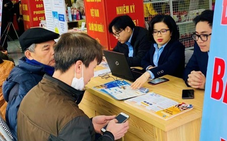 Yên Bái đẩy mạnh thanh toán lương hưu, trợ cấp bảo hiểm xã hội không dùng tiền mặt