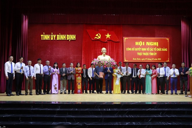 Ban Chấp hành Đảng bộ các cơ quan Đảng tỉnh, nhiệm kỳ 2020 - 2025 ra mắt nhận nhiệm vụ. Nguồn: binhdinh.gov.vn 