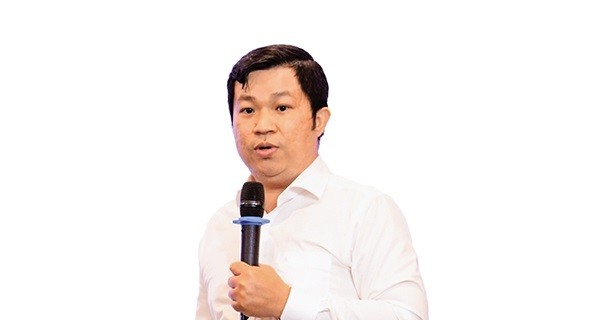 PGS-TS. Trần Hùng Sơn, Viện trưởng Viện Nghiên cứu phát triển công nghệ ngân hàng (Trường đại học Kinh tế - Luật, Đại học Quốc gia TP.HCM). 