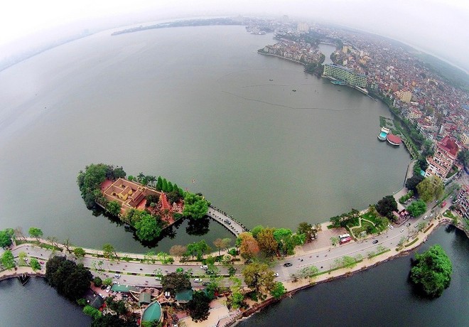Toàn cảnh khu vực xung quanh hồ Tây. Ảnh: Hương Ly