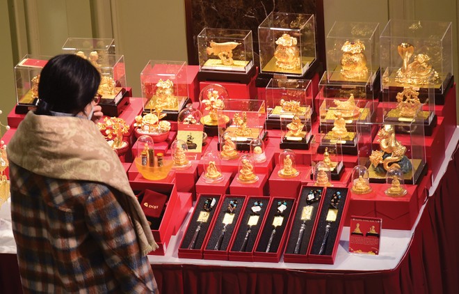 Giá vàng trong nước có thời điểm vượt 100 triệu đồng/lượng