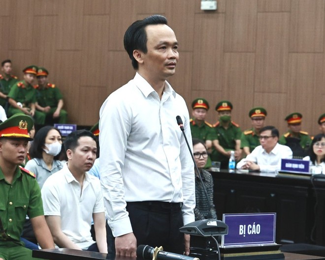 Cựu Chủ tịch HĐQT Tập đoàn FLC Trịnh Văn Quyết và các đồng phạm tại phiên tòa sơ thẩm.