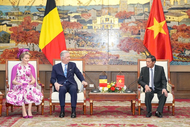 Ông Nguyễn Văn Tùng, Chủ tịch UBND thành phố tiếp Nhà vua Vương quốc Bỉ Philippe và Hoàng hậu Mathilde thăm, làm việc tại Hải Phòng