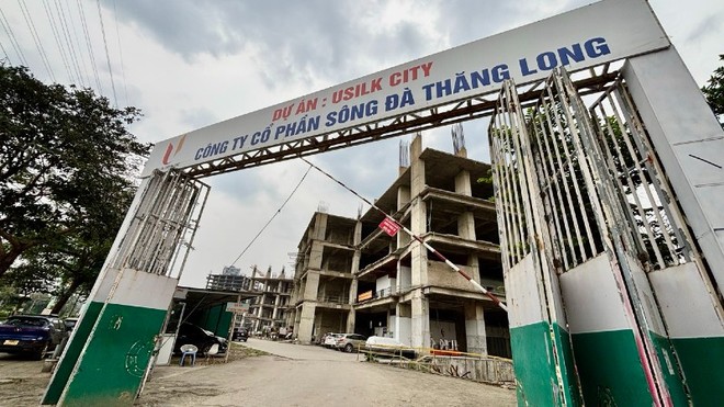 Dự án Usilk City (quận Hà Đông) do Công ty cổ phần Sông Đà Thăng Long làm chủ đầu tư. Công trình được khởi công vào năm 2008 với mức đầu tư hơn 10.000 tỷ đồng. Quy mô dự án bao gồm 13 tòa nhà cao từ 25 đến 50 tầng, tương ứng với 2.800 căn hộ. Ngoài ra, dự án còn có 4 khối đế và 2 tầng hầm liên thông. 