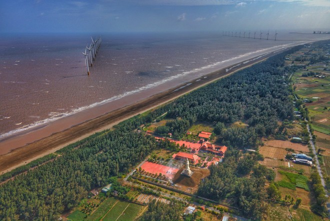 Dự án tuyến đường hành lang ven biển sẽ đi qua địa bàn thị xã Duyên Hải, tỉnh Trà Vinh. Nguồn: TTTĐT thị xã Duyên Hải