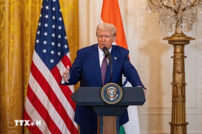 Tổng thống Mỹ Donald Trump thông báo tạm dừng áp thuế đối ứng trong 90 ngày với hơn 75 quốc gia đối tác thương mại không trả đũa Mỹ;