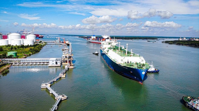 Tàu chở LNG nhập khẩu cập bến kho LNG Thị Vải (Bà Rịa-Vũng Tàu). 